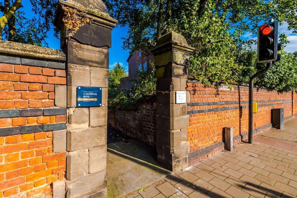 Victorian Gem In Chester Centre エクステリア 写真